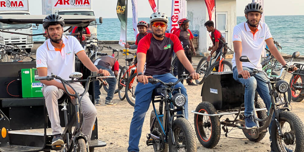 Hayleys Solar representatives with Lumala Team, ready to set off on Lumala e-bikes powered by Hayleys Solar (1)
